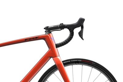 VR105DI2 FAST ORANGE cockpit